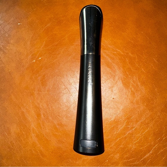 Medicube Black and Silver Facial Massager - Picture 7 of 7
